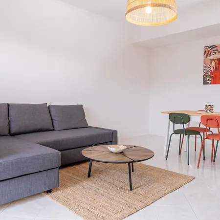 2 Pieces - 4 Personnes - Entierement Equipe Et Idealement Situe Proche Toutes Commodites Apartment Menton