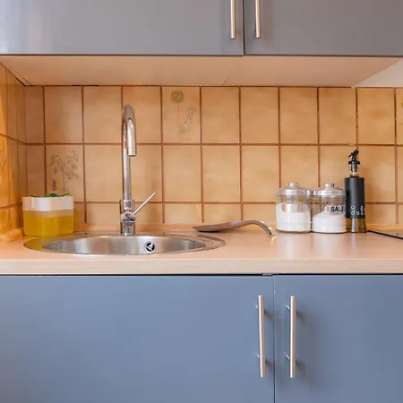 2 Pieces - 4 Personnes - Entierement Equipe Et Idealement Situe Proche Toutes Commodites * Menton