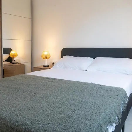 2 Pieces - 4 Personnes - Entierement Equipe Et Idealement Situe Proche Toutes Commodites Apartment *