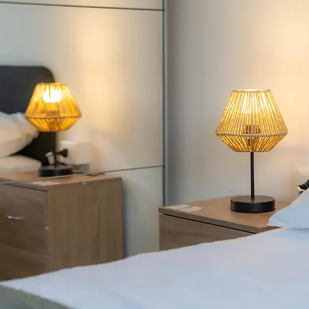 2 Pieces - 4 Personnes - Entierement Equipe Et Idealement Situe Proche Toutes Commodites